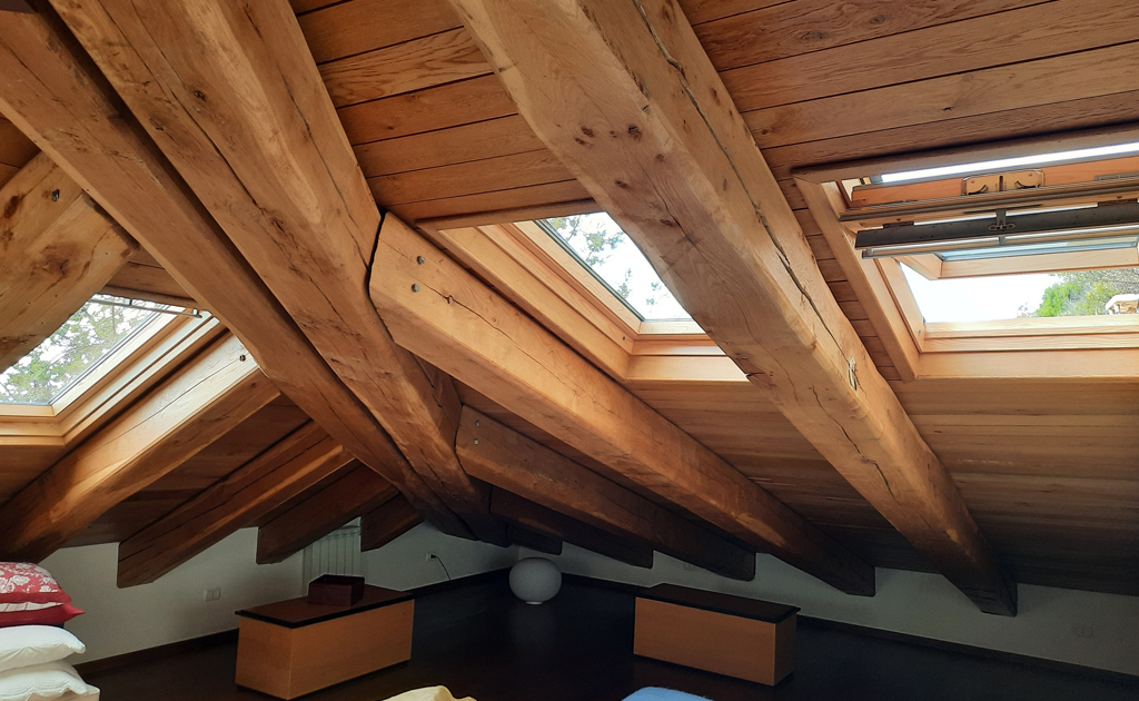 ERRICO EDIL - INSTALLATORE VIP VELUX - Finestra tetto legno ERRICO EDIL - INSTALLATORE VIP VELUX - Finestra tetto legno
